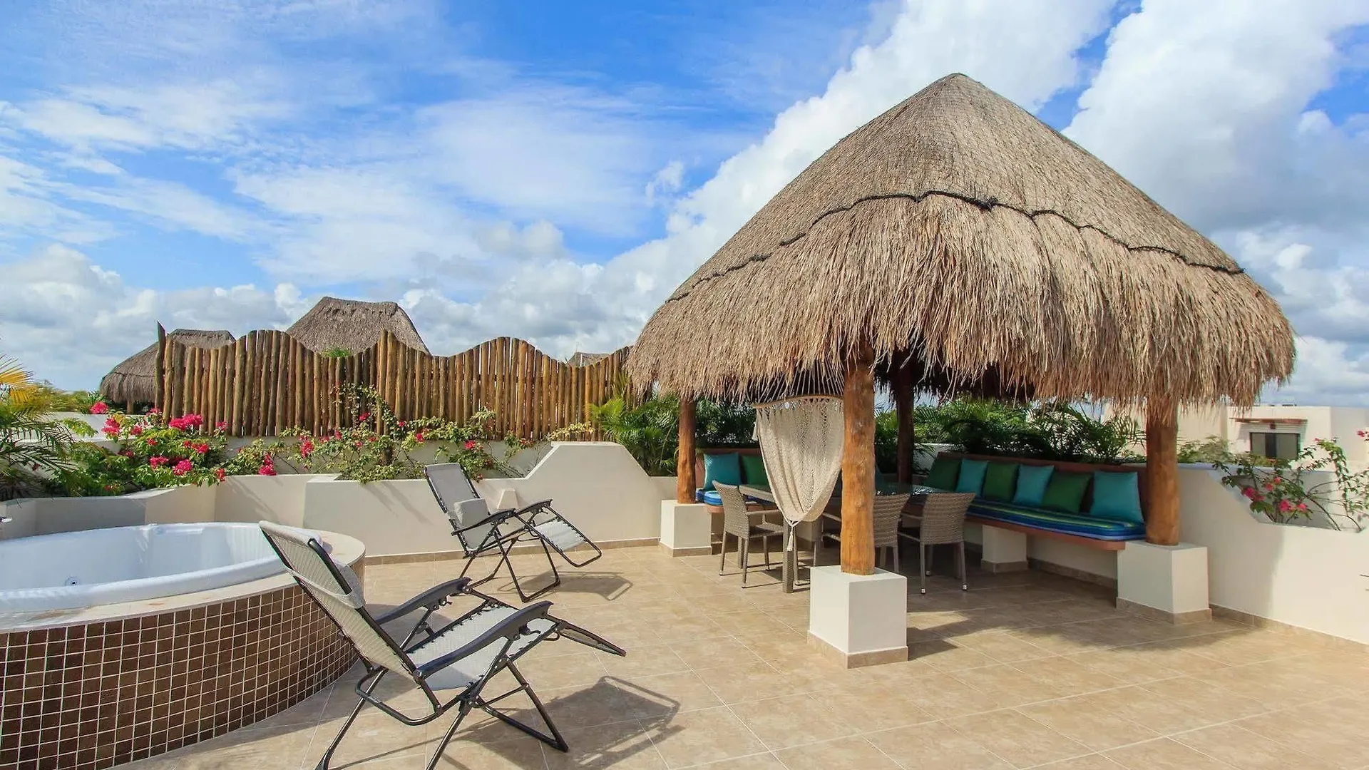 Condos Perfectly Situated Between The Beach & Tulum Town By Stella Rentals联系方式